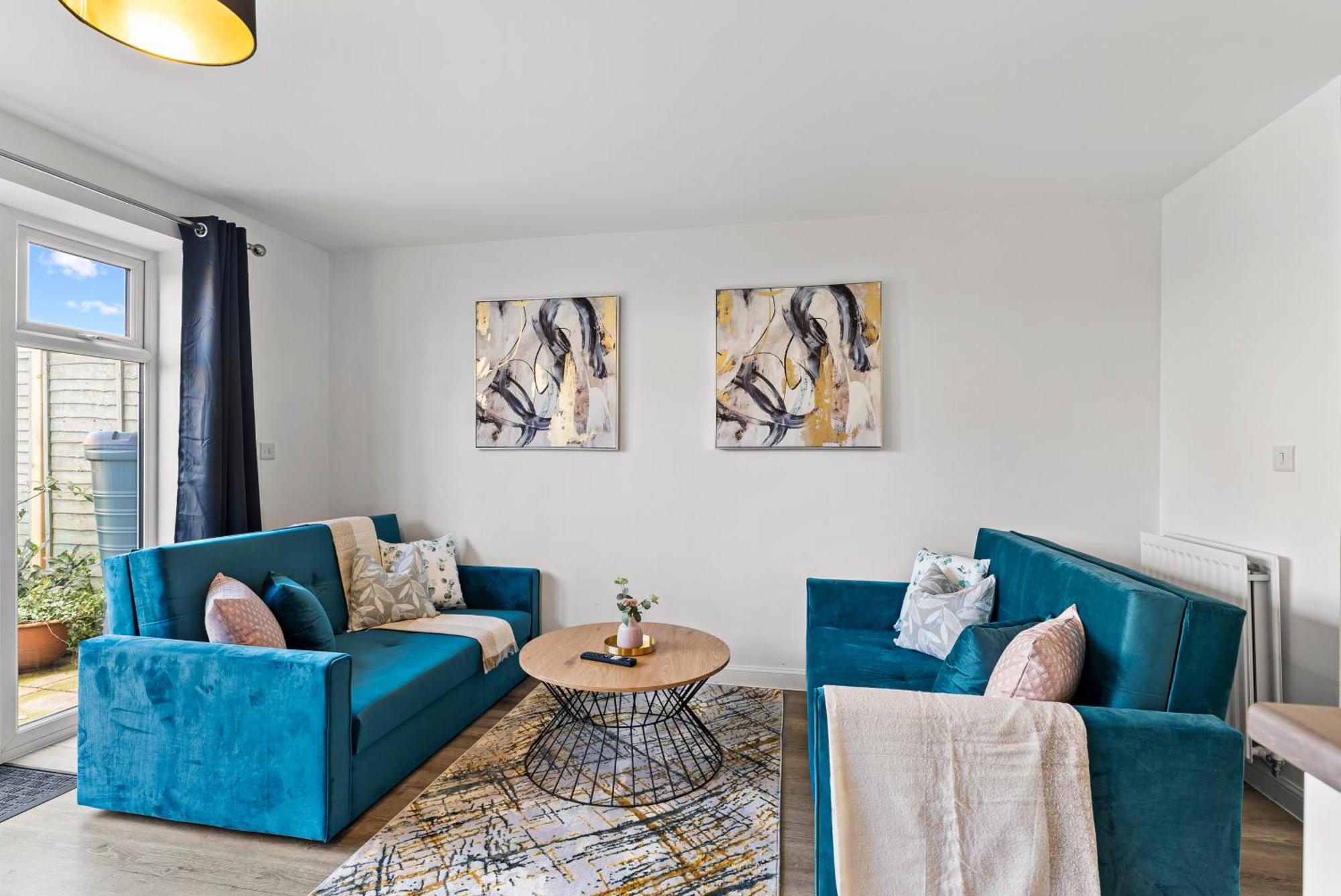Ferienhaus Stylish 4 Bed - Parking - Sleeps 14 *