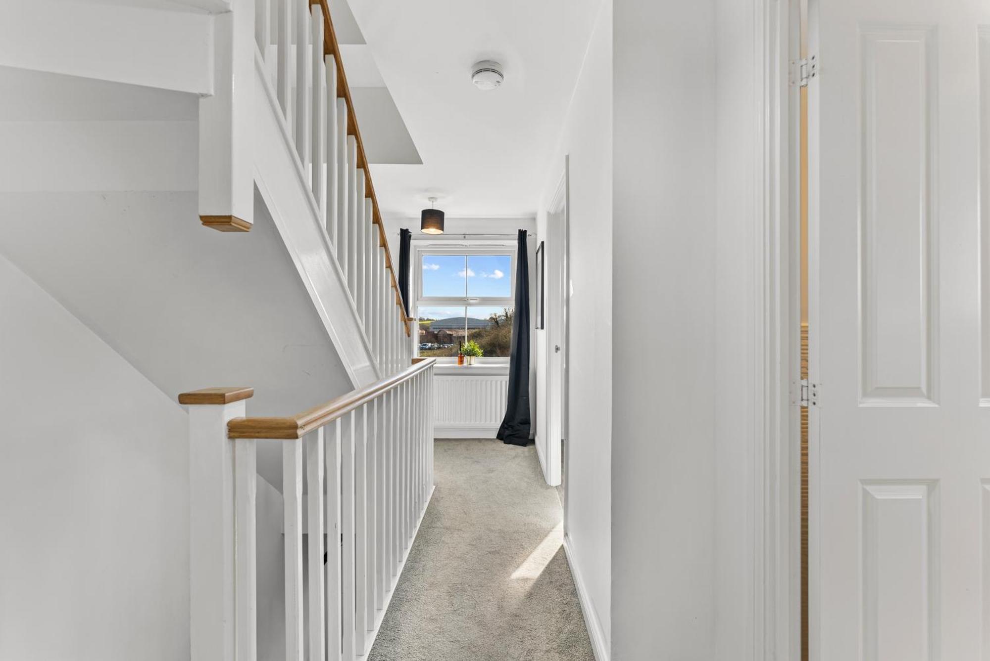 Ferienhaus Stylish 4 Bed - Parking - Sleeps 14 *