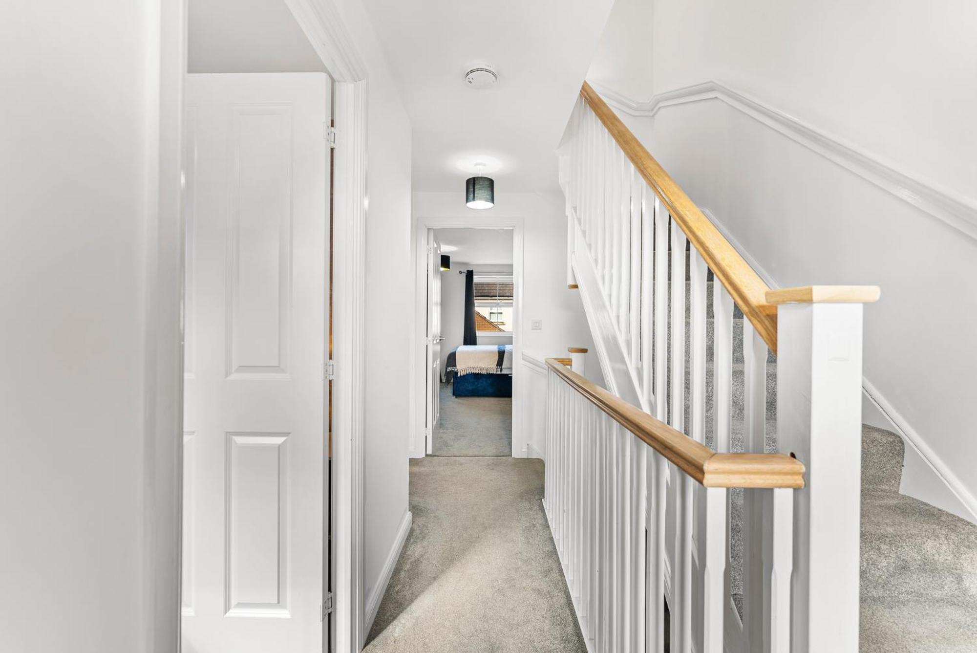 Ferienhaus Stylish 4 Bed - Parking - Sleeps 14 *